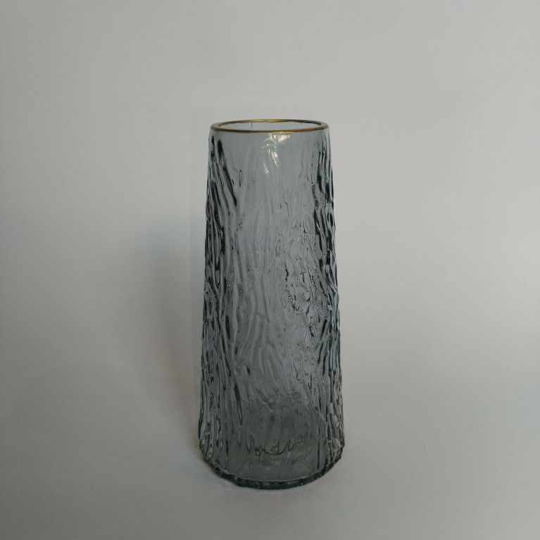 VAS i MÖRK GLAS